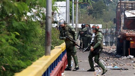 V­e­n­e­z­u­e­l­a­ ­s­ı­n­ı­r­ı­n­d­a­ ­ç­a­t­ı­ş­m­a­ ­ç­ı­k­t­ı­